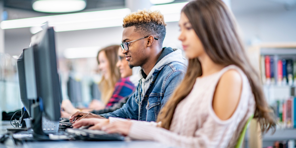 Artificial technology in geography - image of students using technology in class